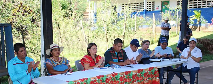 Ministra de Educacin se rene con comunidad educativa de Potrero de Caa