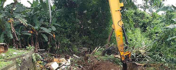 Extraen 400 toneladas de basura de la quebrada Ro escondido en ColnExtraen 400 toneladas de basura de la quebrada Ro escondido en Coln