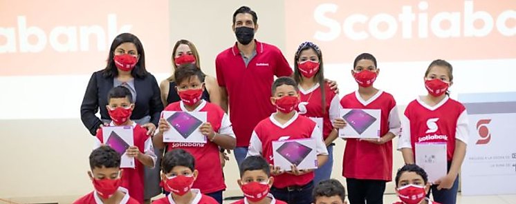 Escuela Papa Francisco recibe 10 mil dlares para proyecto tecnolgico