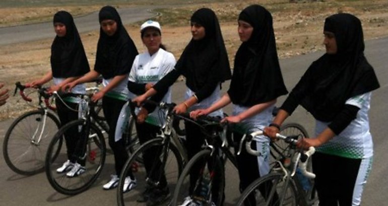 Mujeres ciclistas afganas