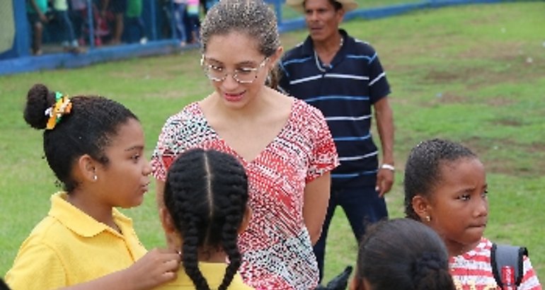 Viceministra Romero mini Olimpiadas Escolares