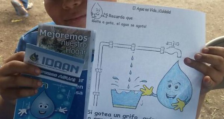 Nios aprendiendo a cuidar el agua 