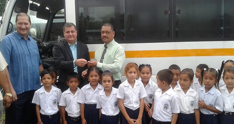 Bus Centro Educativo Clmaco Delgado