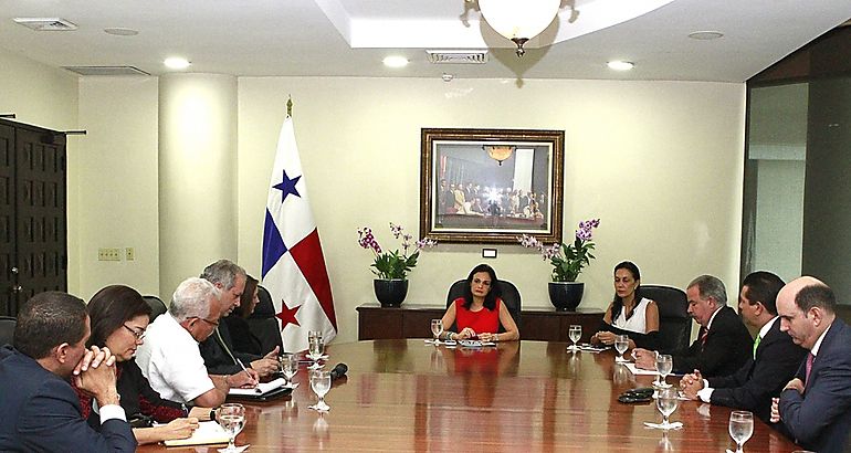 Vicepresidenta se rene con sociedad civil y gremios empresariales