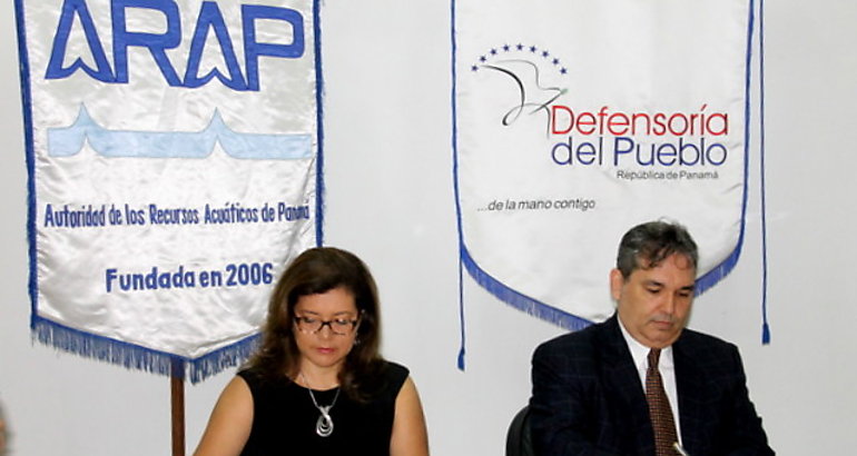 Defensora del Pueblo y la Autoridad de los Recursos Acuticos de Panam firman convenio 