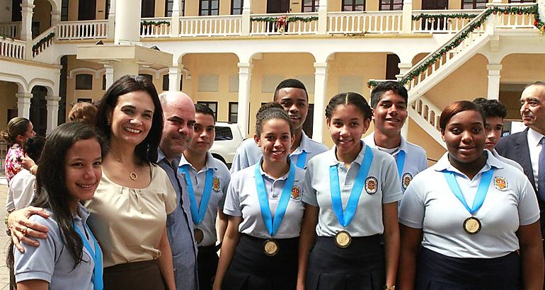 Copa Nacional de Debate del Concurso de Excelencia Educativa y becarios de Turismo y Hotelera