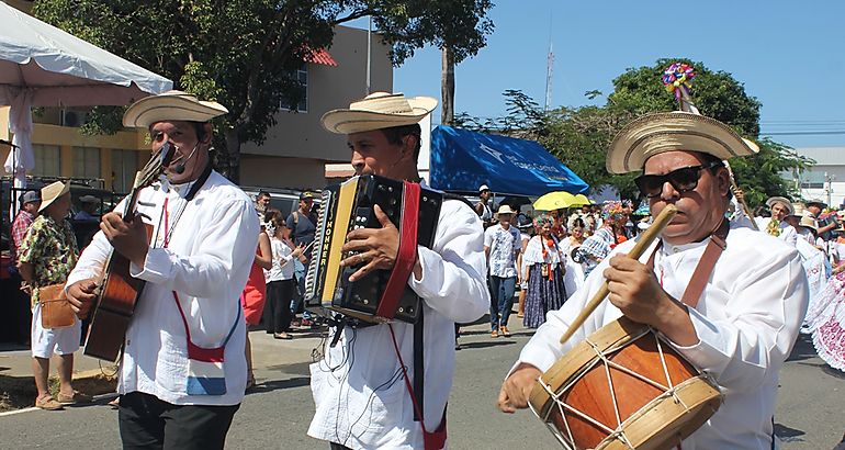 Desfile de las 1000 Polleras 2017