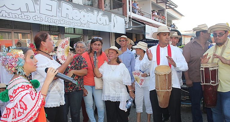 Desfile de las 1000 Polleras 2017