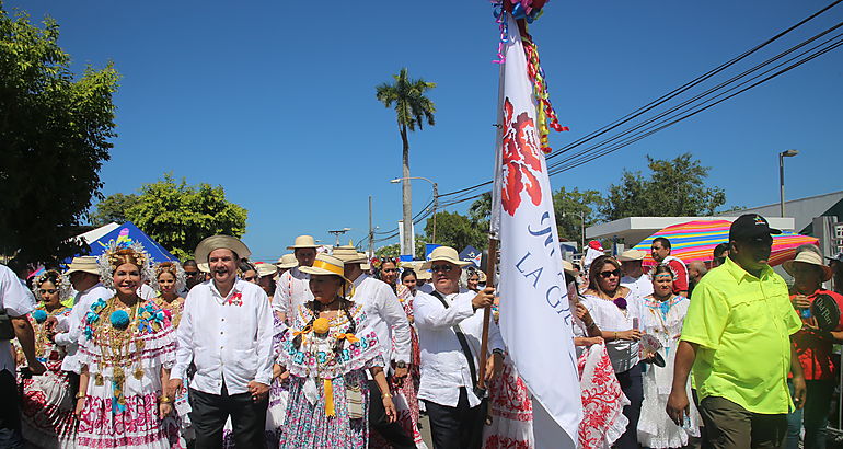 Desfile de las 1000 Polleras 2017