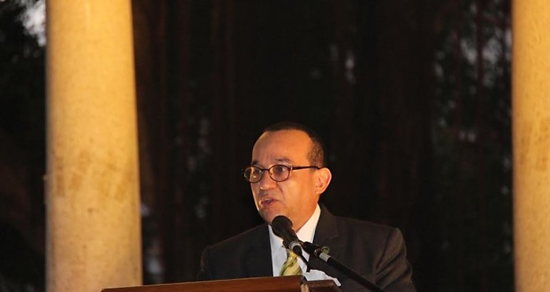 Rector Eduardo Flores Castro