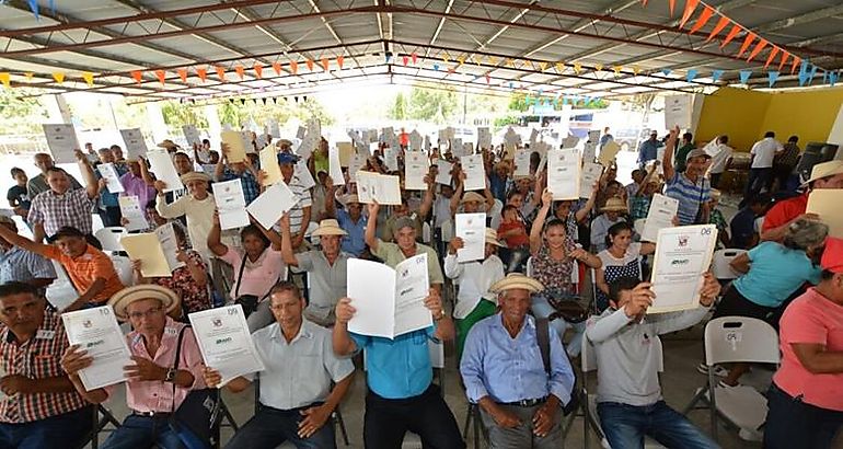 Entrega Ttulo de Propiedad en Calobre