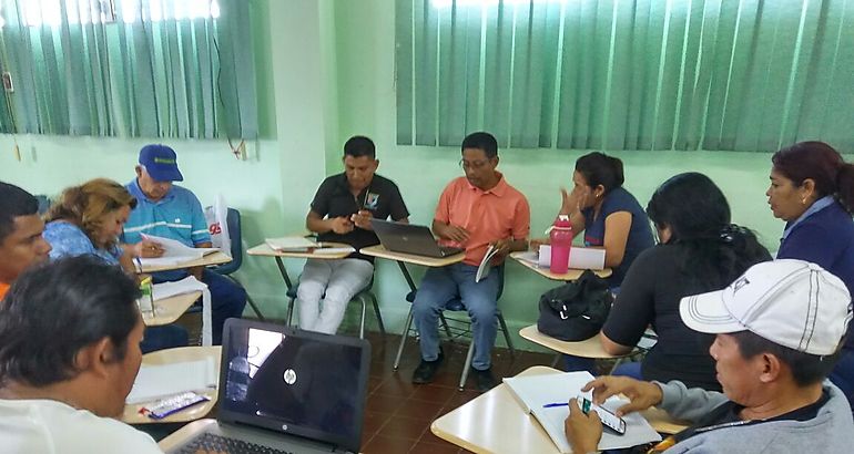 Educadores en seminario uso y manejo de agroqumicos