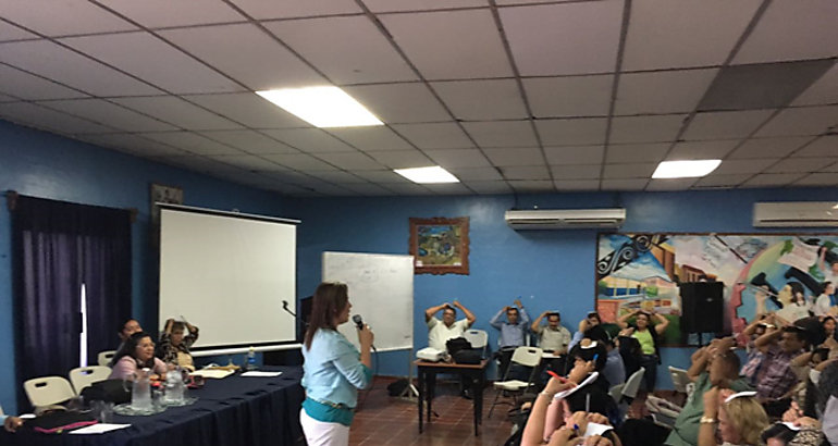 IPHE se renen con 150 docentes del Instituto Urraca