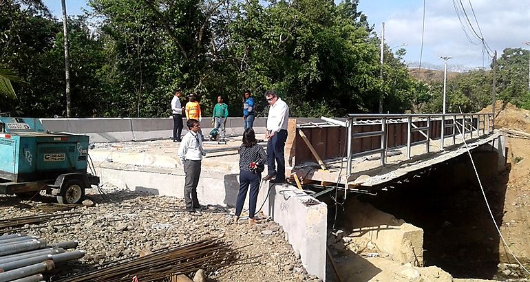 Puentes sobre el ro Song y Quebrada Caa Blanca