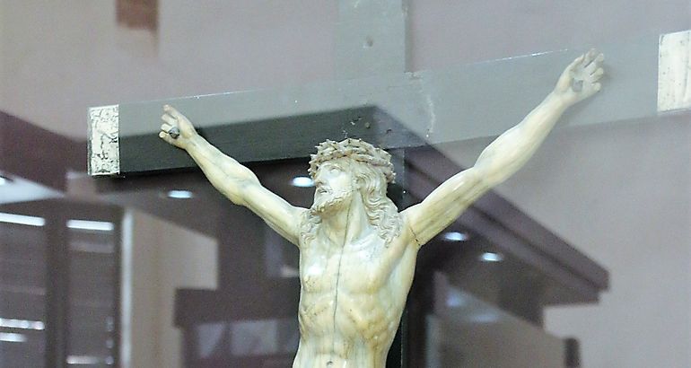 Cristo de marfil