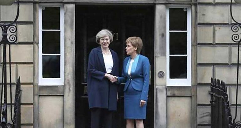 Theresa May y Nicola Sturgeon