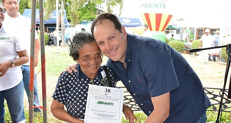 Entrega de ttulos de propiedad en Nat