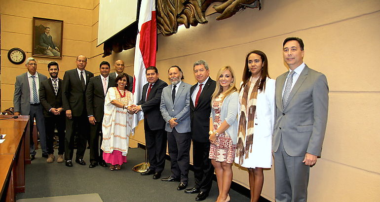 Senadora mexicana en el parlamento