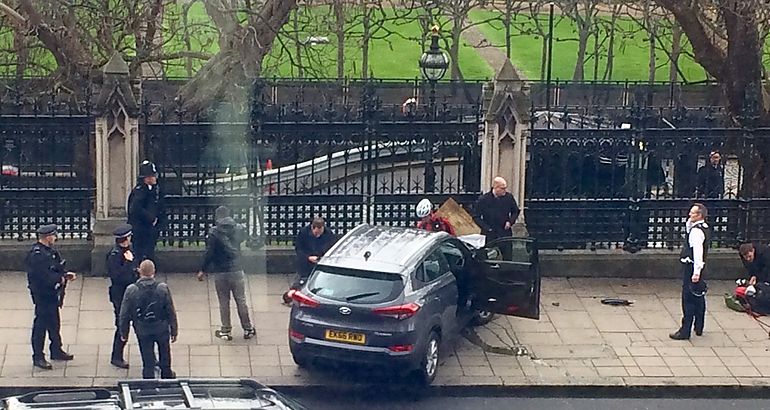 Un tiroteo se produce frente al Parlamento britnico