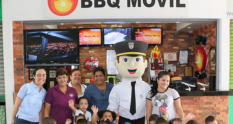 Nios visitan Aeropuerto Internacional Marcos A Gelabert