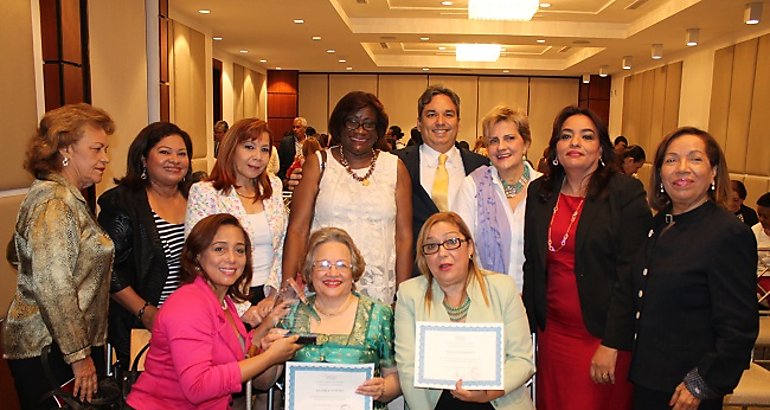 Reconocimiento a mujeres