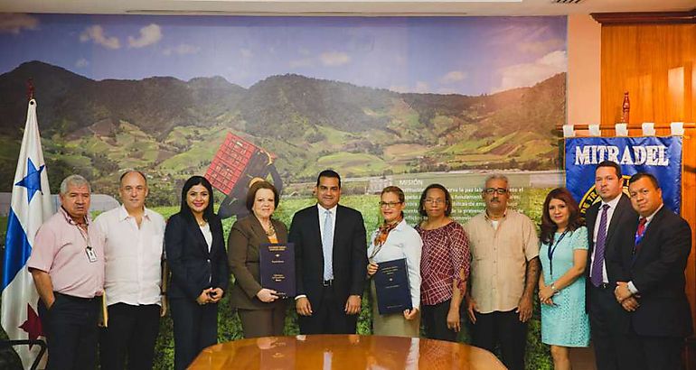 Turismo firma de convencin colectiva