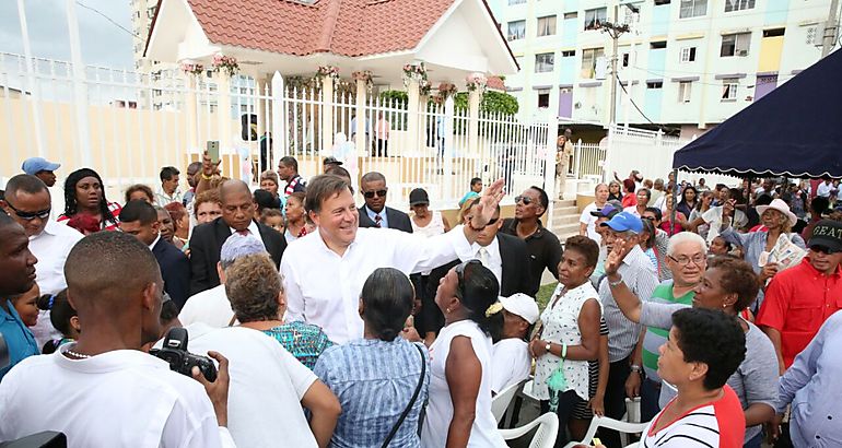 Presidente Varela y multitud