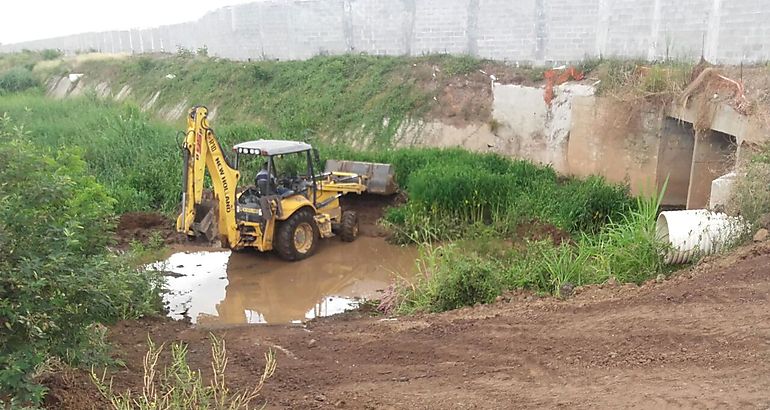 Quitando basura  maquinaria