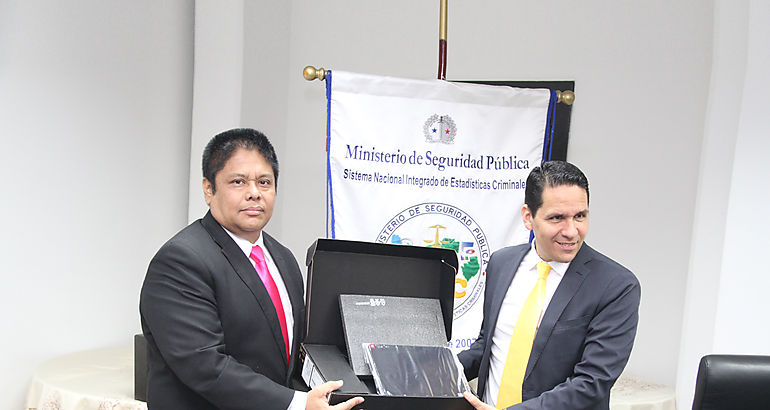 Minseg entrega equipo tecnolgico al Inec