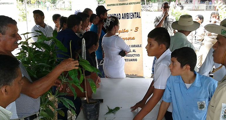 Entregan viveros a Instituto Tcnico en Los Llanos