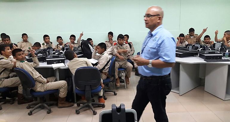 CAPACITAN A ESTUDIANTES Y PROFESORES DEL IPT ALTO DE PIEDRA DE VERAGUAS