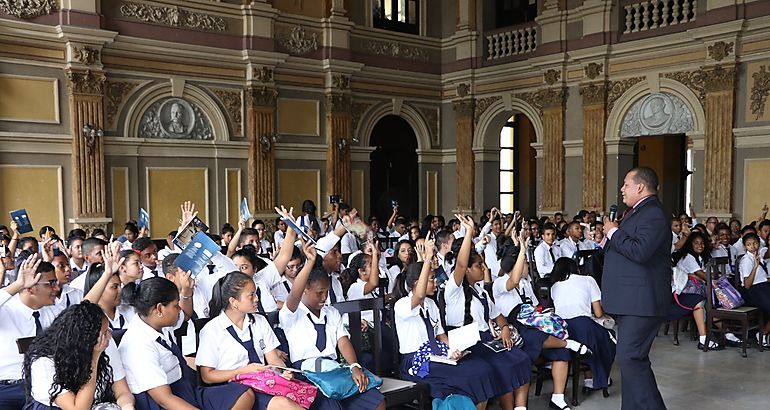 Capacitacin de estudiantes del Instituto Nacional