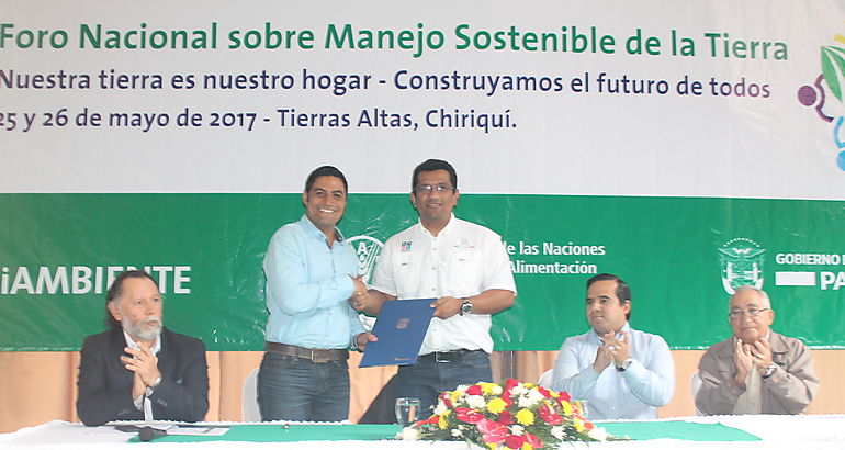 Agricultura sostenible para proteger los recursos naturales 