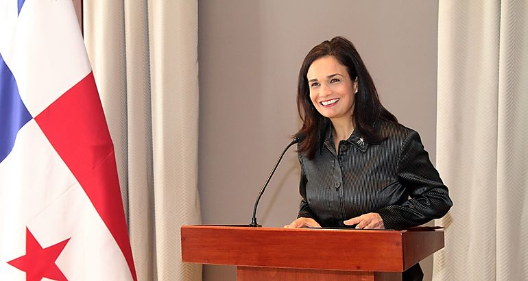 Isabel de Saint Malo de Alvarado  vicepresidenta