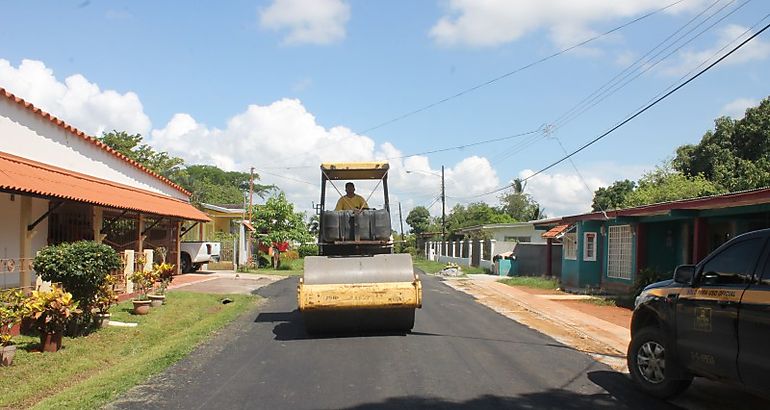 Asfaltando  maquinaria