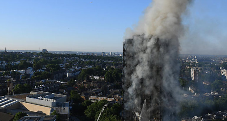 El incendio en una torre de Londres 