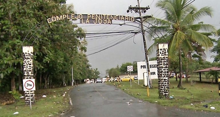 Puerta de entrada Centro Penitenciario La Joya