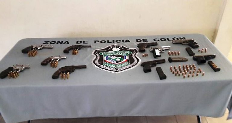 Polica Nacional decomisa armas y drogas en Coln