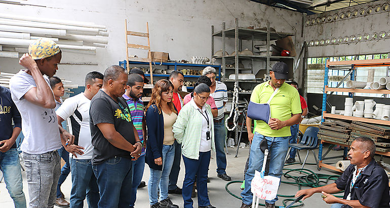 Plomera una especialidad con oportunidades en el mercado laboral