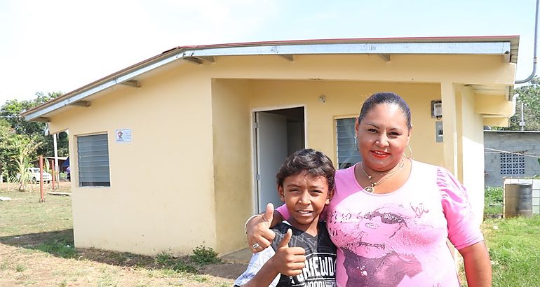 Familias colonenses se benefician con Techos de Esperanza