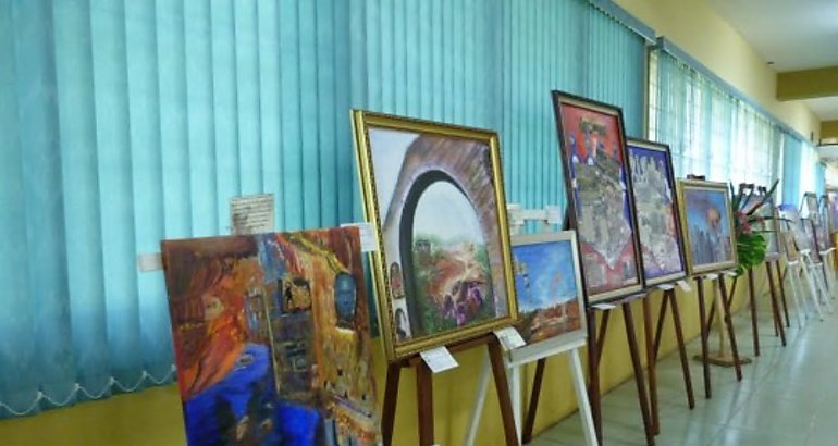 Exponen pinturas en el CRUA