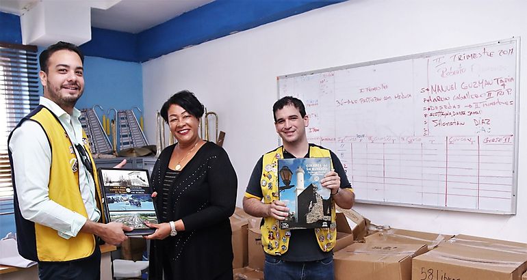 Centro de Cumplimiento de Pacora recibe donacin de libros