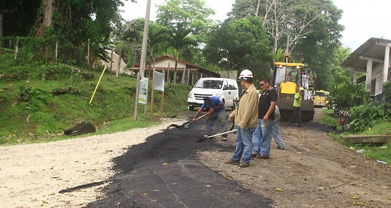 Se rehabilita tramo hacia el Puerto Turstico de Corot  carretera