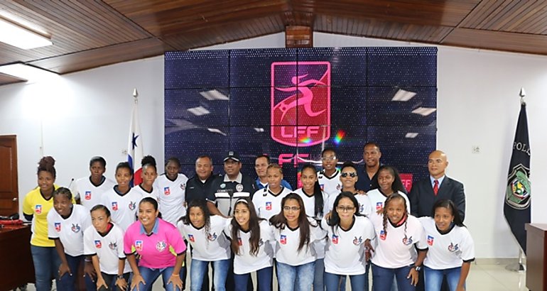 Atltico Nacional present su equipo femenino de ftbol