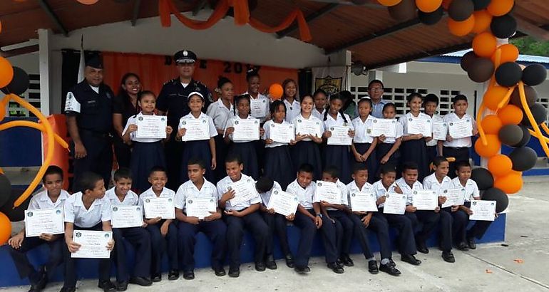 Estudiantes de la escuela Vacamonte culminan curso de prevencin