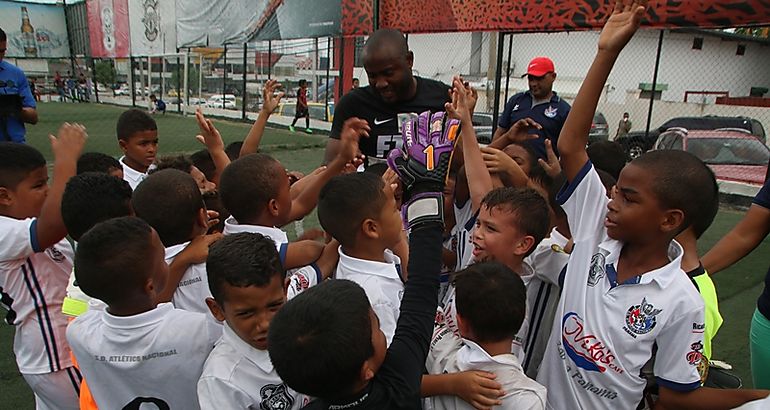 Encuentro amistoso de nios de la academia de ftbol de Polica Nacional