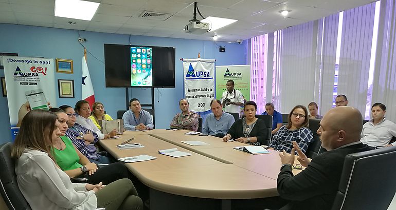 Reunin con representantes de las cadenas de supermercados