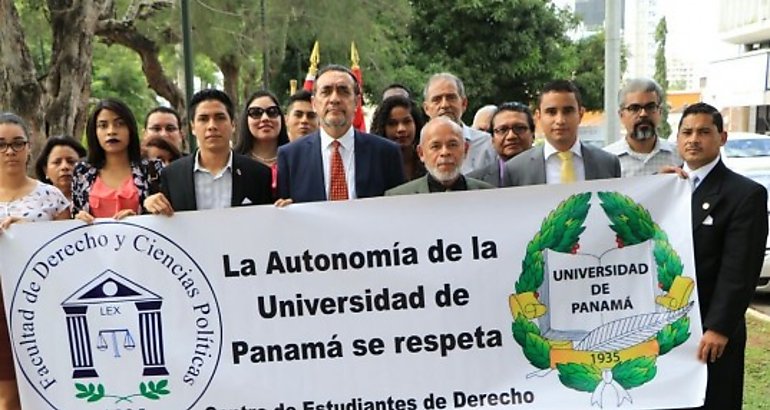 Universidad de Panam presentan querella