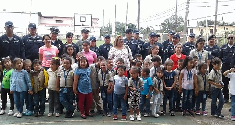 Nios de la Escuela Adventista visitan sede policial en Chiriqu