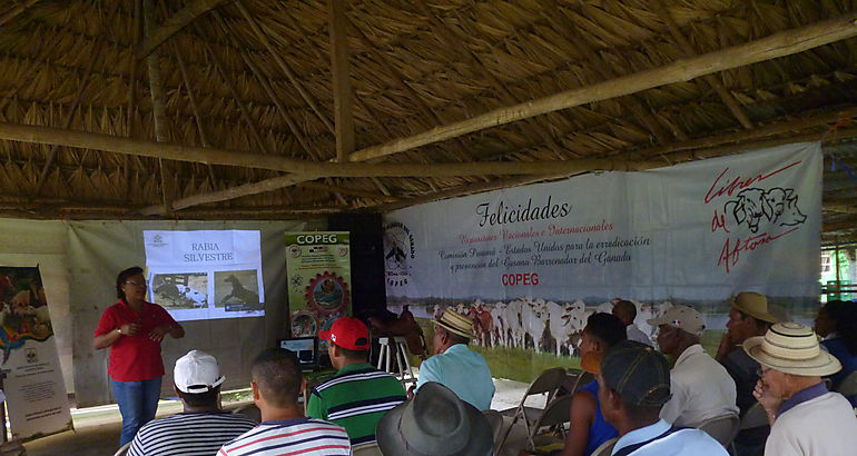 Vigilantes Honorarios reciben charlas de Salud Animal 